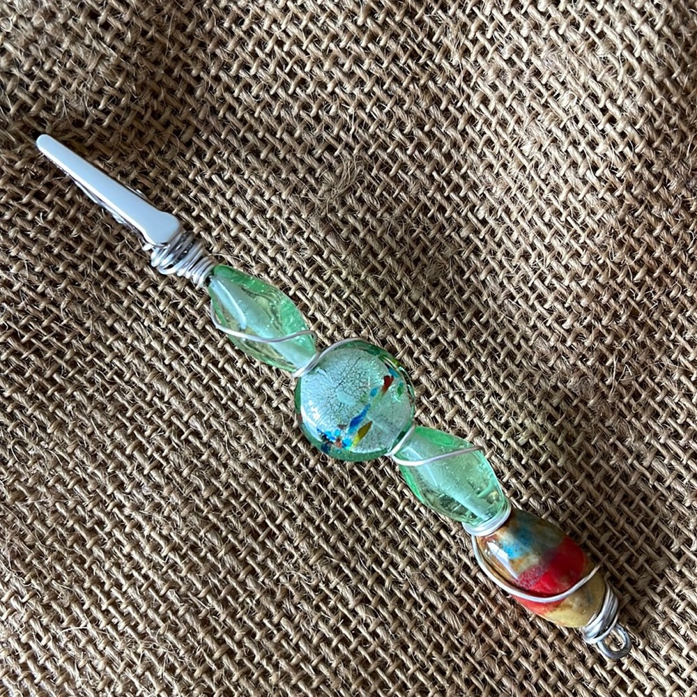 Lite green and ten multipurpose RoachClip. Protect your fingers and long nails.